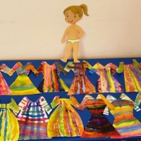 Конспект ОД по изобразительной деятельности «Платье для куклы Даши» с детьми 5 лет ко Дню Полоски на МAAM