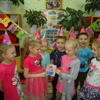 Детский мастер-класс по изготовлению объемной открытки «С днем рождения!»