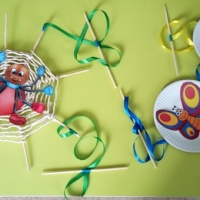 Развивающие игры-моталочки «Насекомые», изготовленные из подручных материалов своими руками