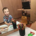 Это может быть вызвано бедностью словарного запаса неверного произношения слов путаницы в окончаниях или перестановке слогов слова могут быть проявления и в темпе речи