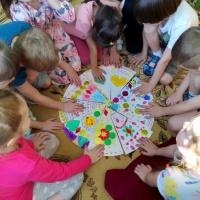 Коллективная работа по изодеятельности с дошкольниками «Мандала — общий круг»