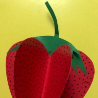 Мастер-класс «Клубничка» по объемной аппликации из цветной бумаги ко Дню летних ягод на МAAM