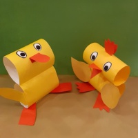 Детский мастер-класс по изготовлению поделок «Цыпленок» и «Утёнок» из бумажных колец по сказке Сутеева «Цыплёнок и утёнок»