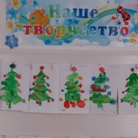 Фотоотчёт о занятии по рисованию новогодней открытки «Ёлочка» в средней группе