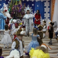 Фотоотчёт о новогодних приключениях детей младшей группы и Снежной королевы