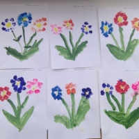 Мир цветов младшая группа. Рисование цветы для мамы. Цветы для мамочки рисование средняя группа. Рисование цветов для мамы в средней группе. Рисование цветы для мамы 2 младшая группа.