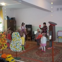 Конспект занятия по ПДД «В гости к светофору» (средняя группа)