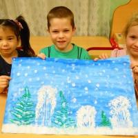 Детский мастер-класс по рисованию красками «Деревья в снегу» в нетрадиционной технике — отпечаток
