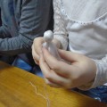 Затем взяли края ткани и присбаривая сделали ручки с обеих сторон