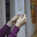 Затем перевязываем ниткой пояс