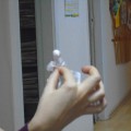Из тканевого прямоугольника делаем крылышки приматывая из к спинке ангелочка крест накрест