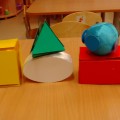 Дидактическое пособие по сенсорному развитию детей младшего дошкольного возраста «Разноцветные геометрические фигуры»