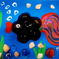 Коллаж «Рыбка плавает в пруду» из бросового и природного материала для совместного творчества с детьми старшего дошкольного
