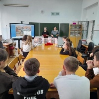 Фотоотчет о патриотическом часе для учащихся 8 класса «Восславим русского солдата!», посвященном Дню Неизвестного солдата
