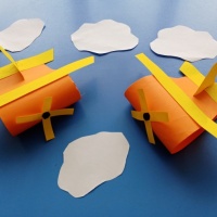 Детский мастер-класс по конструированию поделки из цветной бумаги «Самолёт» для старших дошкольников