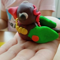 Детский мастер-класс по лепке из пластилина поделки «Красивая птичка» для старших дошкольников