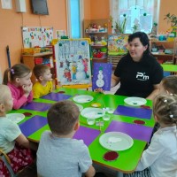 Занятия в старшей группе детского сада. Младшая группа возраст детей. Младшая средняя старшая подготовительная группа возраст. Дети на занятии в детском саду. Занятия в доу.