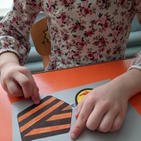 подарок папе инструменты аппликация. аппликация подготовительная группа инструменты инструменты. рисование балалайка старшая группа. аппликация на тему инструменты. конструирование музыкальные инструменты.