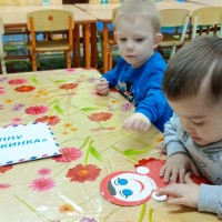 Конспект НОД по лепке в младшей группе «Цветные дорожки для Матрёшек»