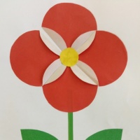 Конспект НОД по аппликации в средней группе «Изящный цветок в подарок бабушке»