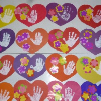 Мастер-класс по изготовлению подарка из цветной бумаги к Дню матери «Сердечко»