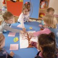 Аппликация (коллективная работа). Тема: «Листочки кружатся».