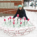 Цветочная клумба из снега