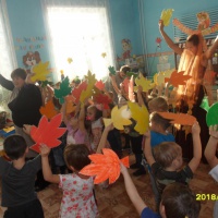 Фотоотчет осеннего праздника «Дети-наши помощники» для детей старшей группы