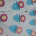 Аппликация из цветной бумаги для детей старшего дошкольного возраста «Цветок для мамы»