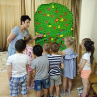 Открытое занятие для детей в подготовительной к школе группе по рисованию «Веточка яблони»
