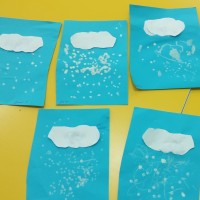 Рисование зимних деревьев. 91). Рисование в средней группе зимой. Снег ватными палочками в младшей группе. Рисование зимнее дерево младшая группа.