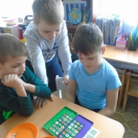 Фотоотчет о деятельности детей подготовительной группы с магнитной игрой «Детское судоку»