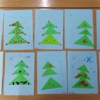 Фотоотчёт о занятии по аппликации с элементами рисования во второй младшей группе «Праздничная ёлочка»