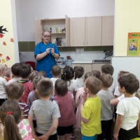 Конспект «Экскурсия на кухню детского сада» (средняя группа)