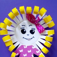 Мастер-класс по изготовлению поделки-игрушки из бумажного стаканчика «Кукла» ко Дню бумажной куклы на МAAM
