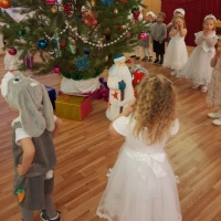 Сценарий новогоднего праздника «У ёлочки в гостях» для детей младшей группы