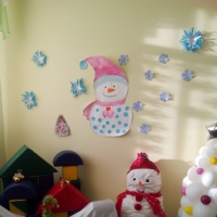 Новогодний уголок «В гостях у снежной бабы Маруси»