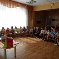 Фотоотчет о мероприятии в сотрудничестве с библиотекой ко Дню Государственного флага Российской Федерации