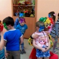 Также заранее вырезала трафарет маски