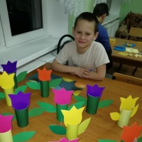 Детский мастер-класс «Тюльпановая полянка». Изготовление поделок из бумаги и картонных втулок