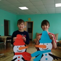 Детский мастер-класс по изготовлению поделки «Снеговик» из бумаги в технике «аппликация» для украшения интерьера группы