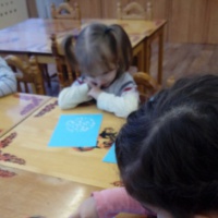 Конспект занятия по рисованию «Детский сад снеговиков» во второй группе раннего возраста