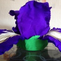 Шапочка «Цветок ириса» из креповой бумаги. Мастер-класс