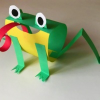 Конструирование из цветной бумаги объемной поделки «Лягушка» для детей старшего дошкольного возраста