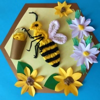 Аппликация из гофротрубочек и цветной бумаги «Пчелка с медом» для детей старшего дошкольного возраста
