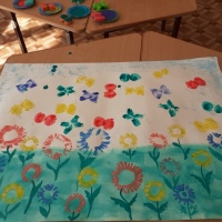 «Бабочки над цветочной полянкой». Конспект занятия по нетрадиционному рисованию (оттиск губкой) во второй младшей группе