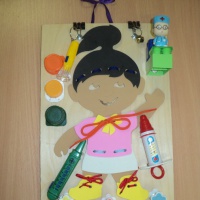 Создание развивающей среды в группе раннего возраста. Бизиборд «На приёме у врача»