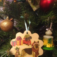 Мастер-класс новогоднего украшения на елку в технике декупаж «Год собаки!»