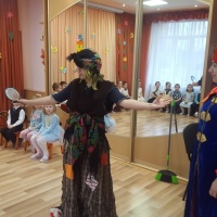 Фотоотчёт о весенних утренниках в старших группах «Проделки Бабы-Яги»