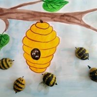 Коллективная поделка с использованием природного материала (скорлупы грецкого ореха) «Дикие пчёлы»